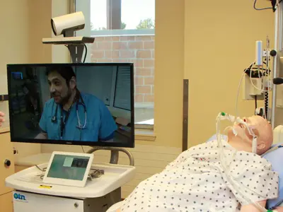 Internist demonstrates virtual critical care system with an ICU bedside nurse 